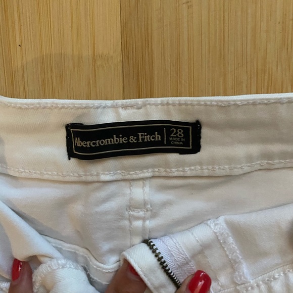 White Abercrombie and Fitch skirt - Picture 3 of 3